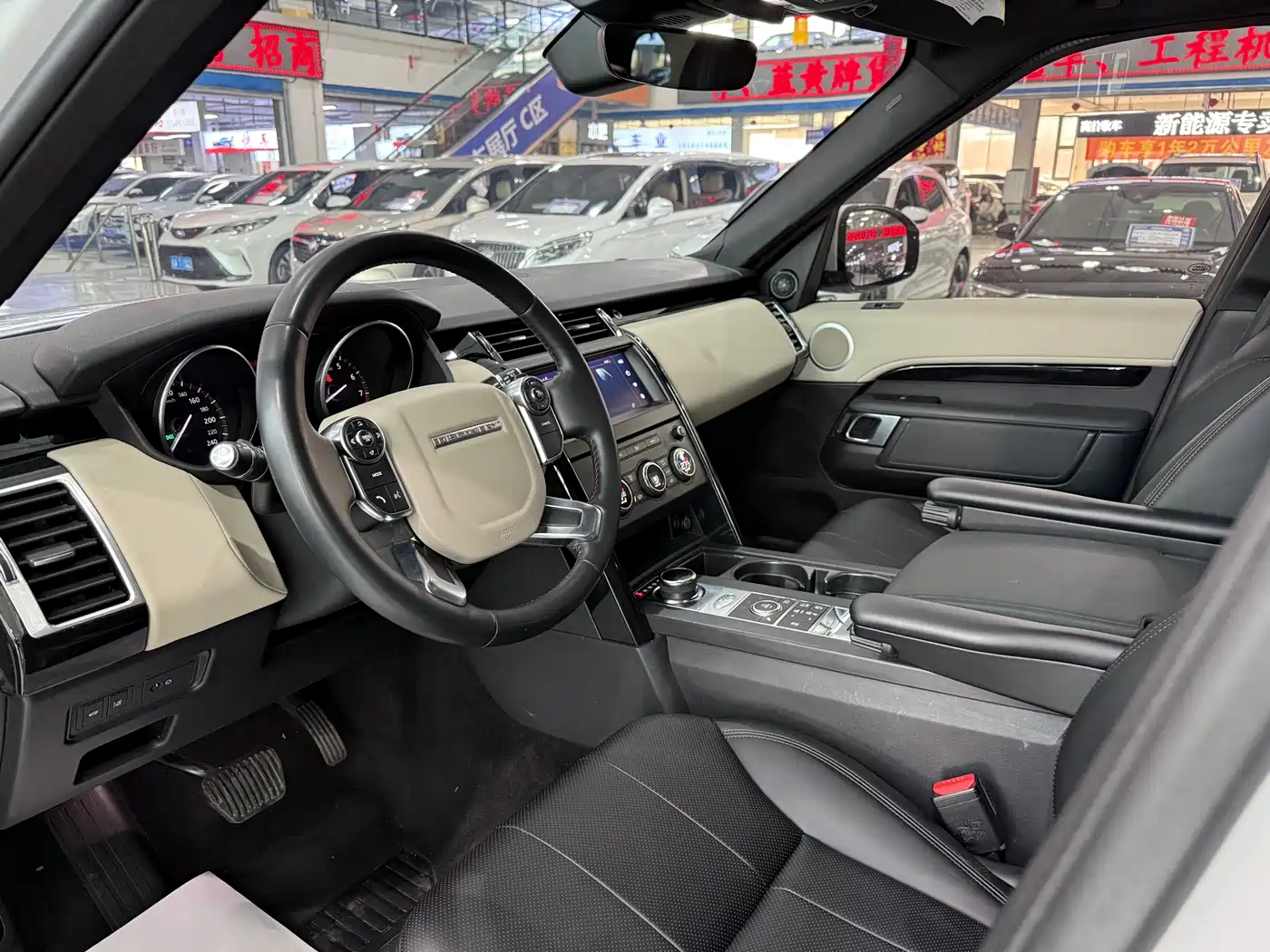 Land Rover Discovery 2018 3.0 SC V6 SE фото 10