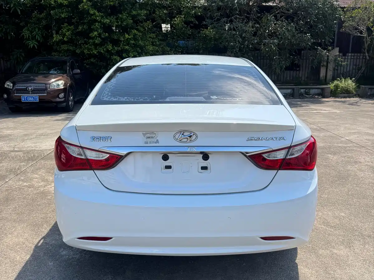 Hyundai Sonata 2013 2.0L Automatic Luxury Edition фото 5