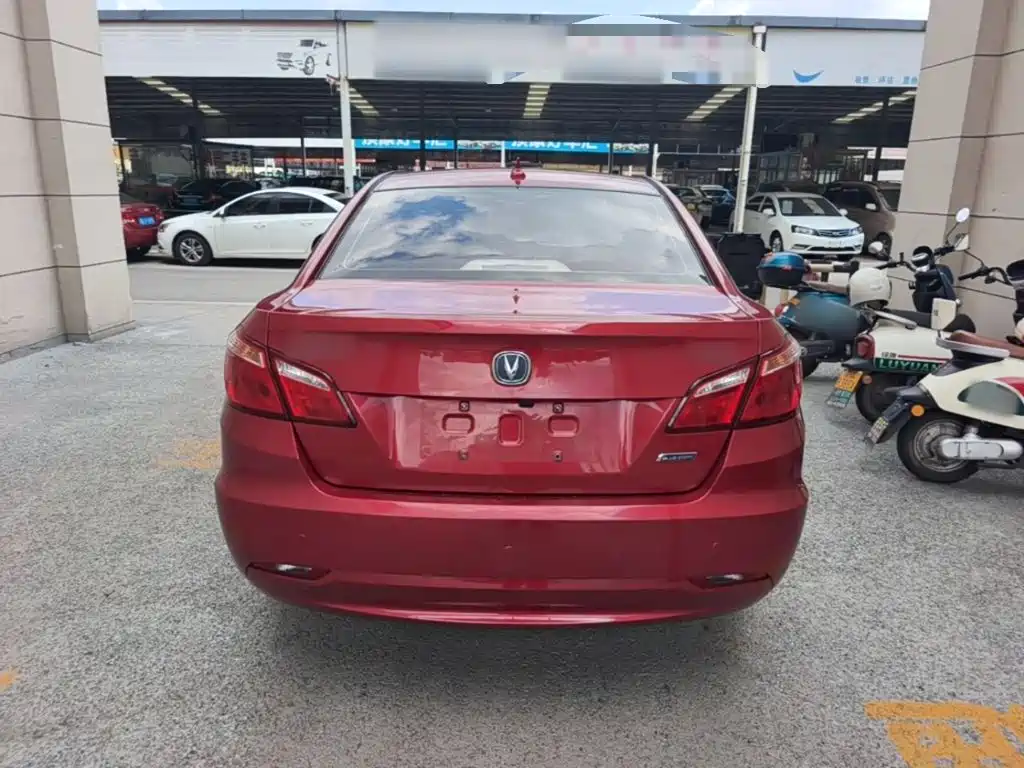 Фото 6 - Changan Eado