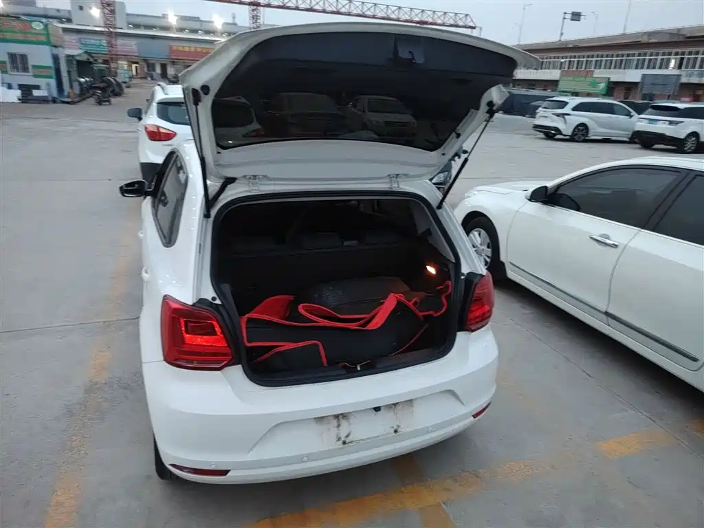 Volkswagen Polo 2016 1.4L Automatic Trend фото 15
