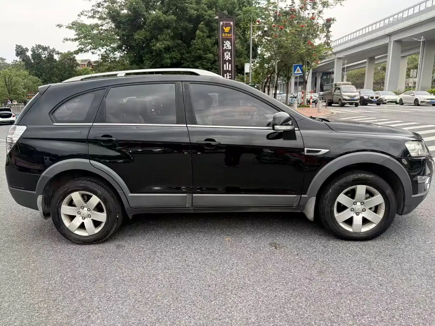 Photo 4 - Chevrolet Captiva