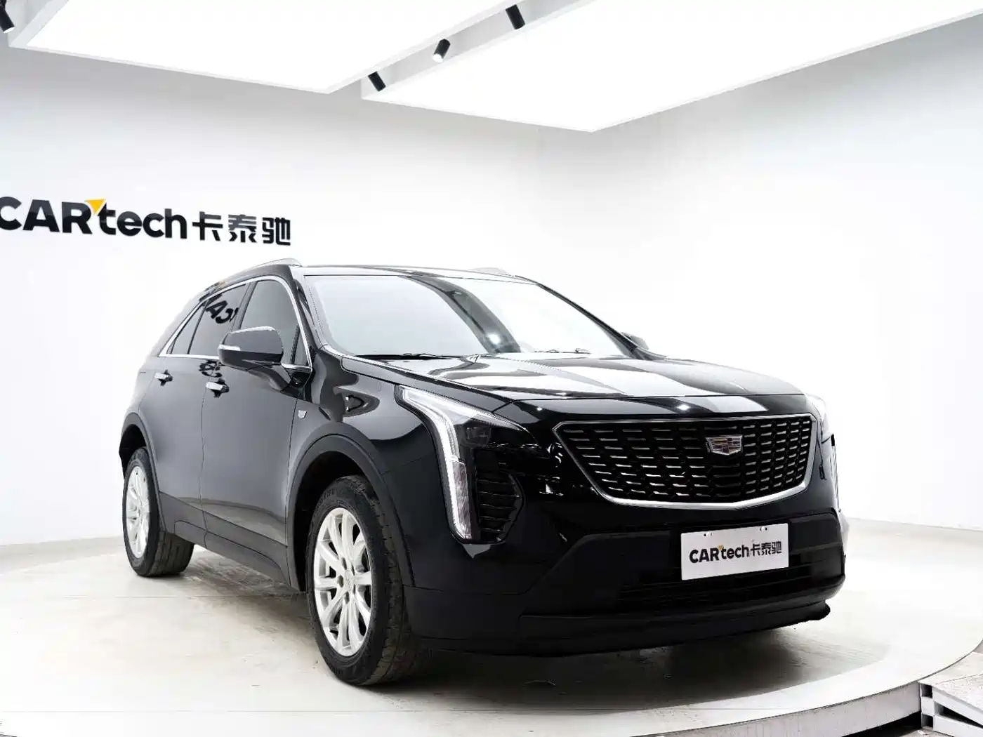 CADILLAC XT4