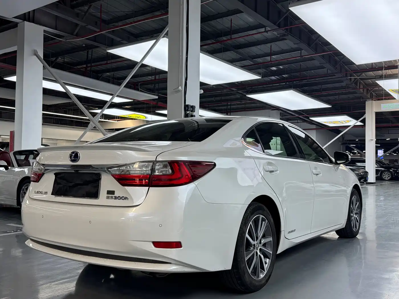 Lexus ES 2017 300h Mark Levinson Comfort Edition фото 23
