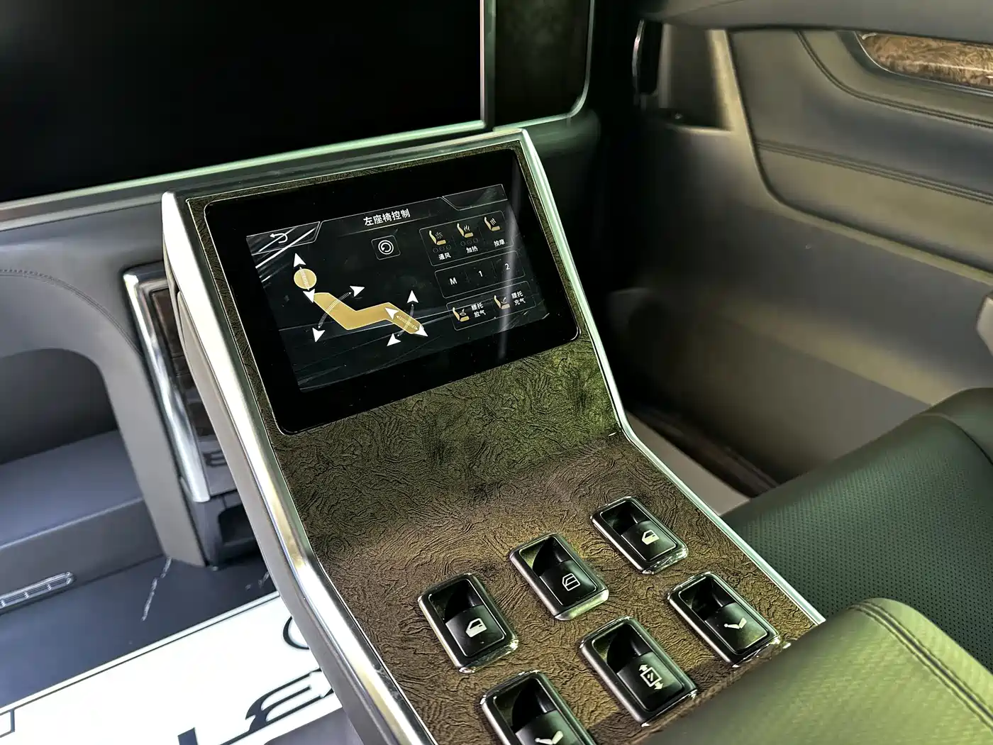 Toyota Vellfire 2020 2020 Twin Engine 2.5L HV Luxury Edition