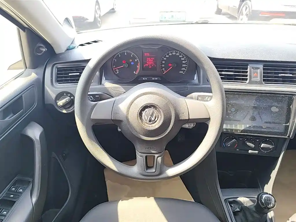 Volkswagen Santana 2015 1.4L Manual Trend Edition фото 11