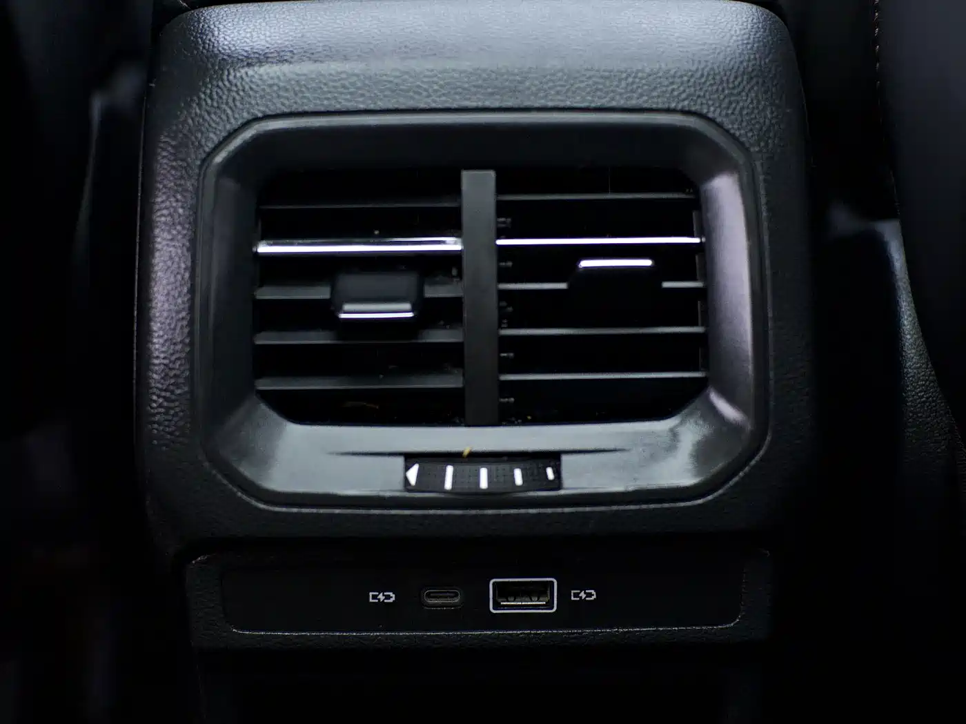 Volkswagen Tharu 2022 280TSI FWD Luxury Edition фото 10