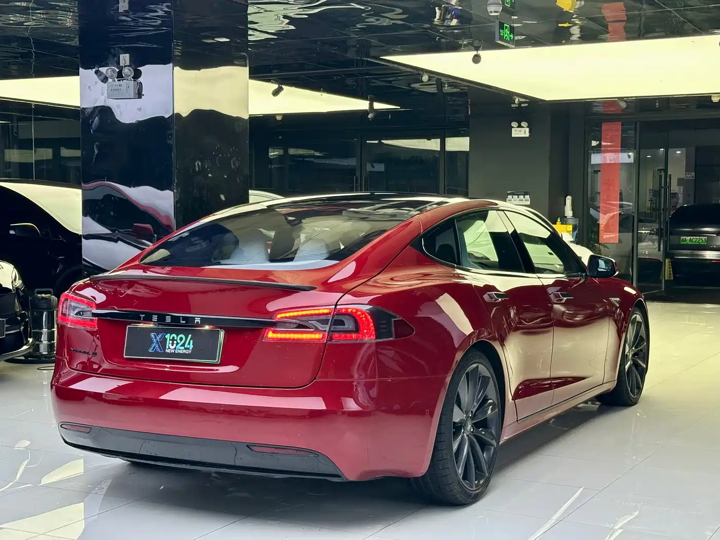 TESLA MODEL S