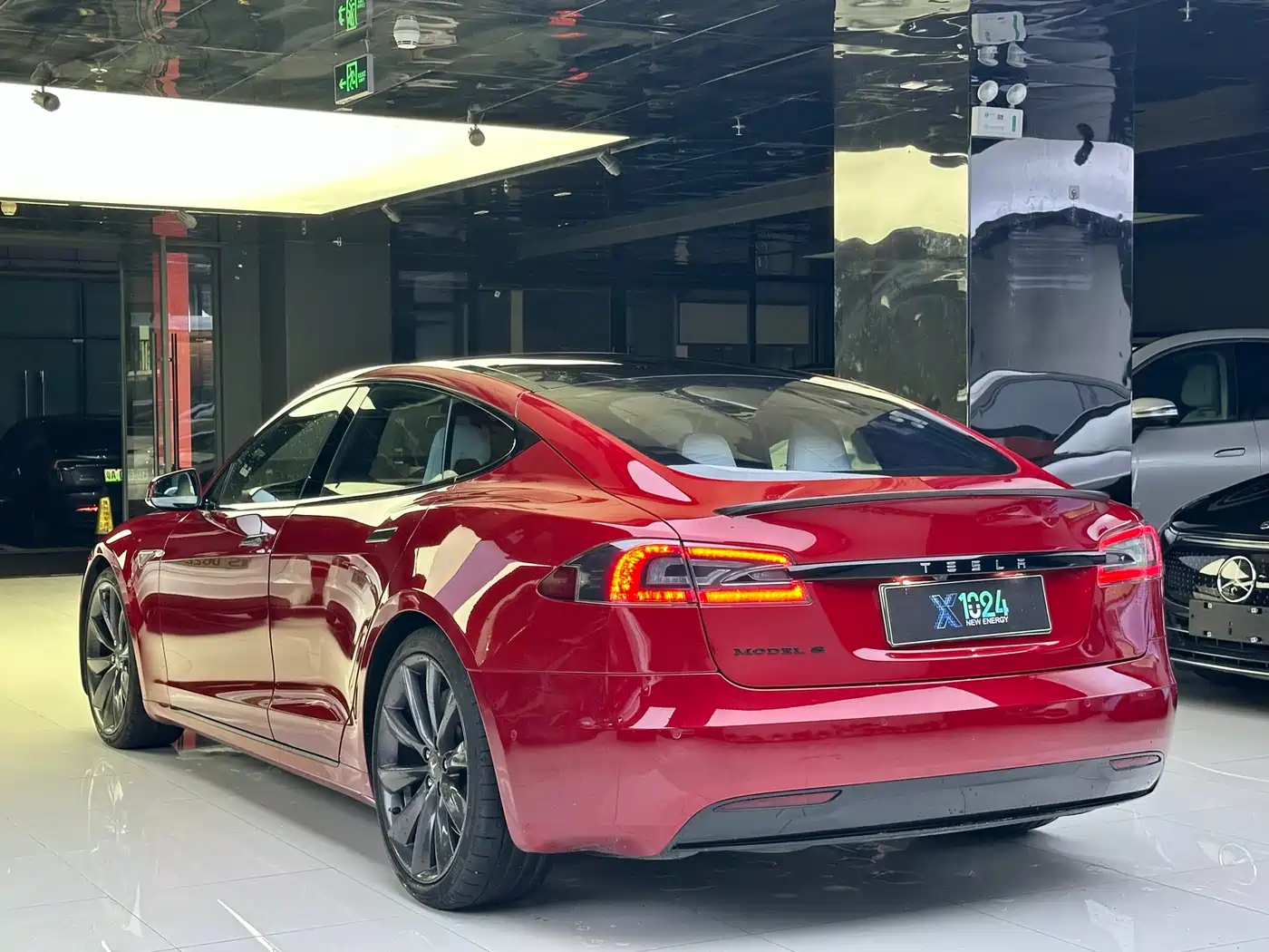 TESLA MODEL S