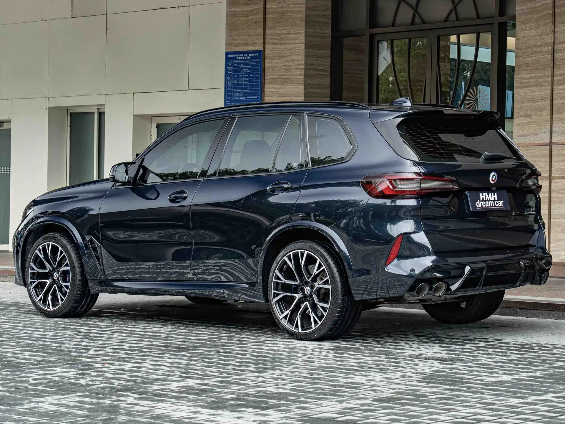Photo 10 - BMW X5 M