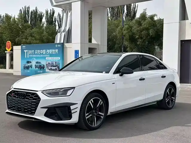 Audi A4L 40 TFSI, Люкс Драйв
