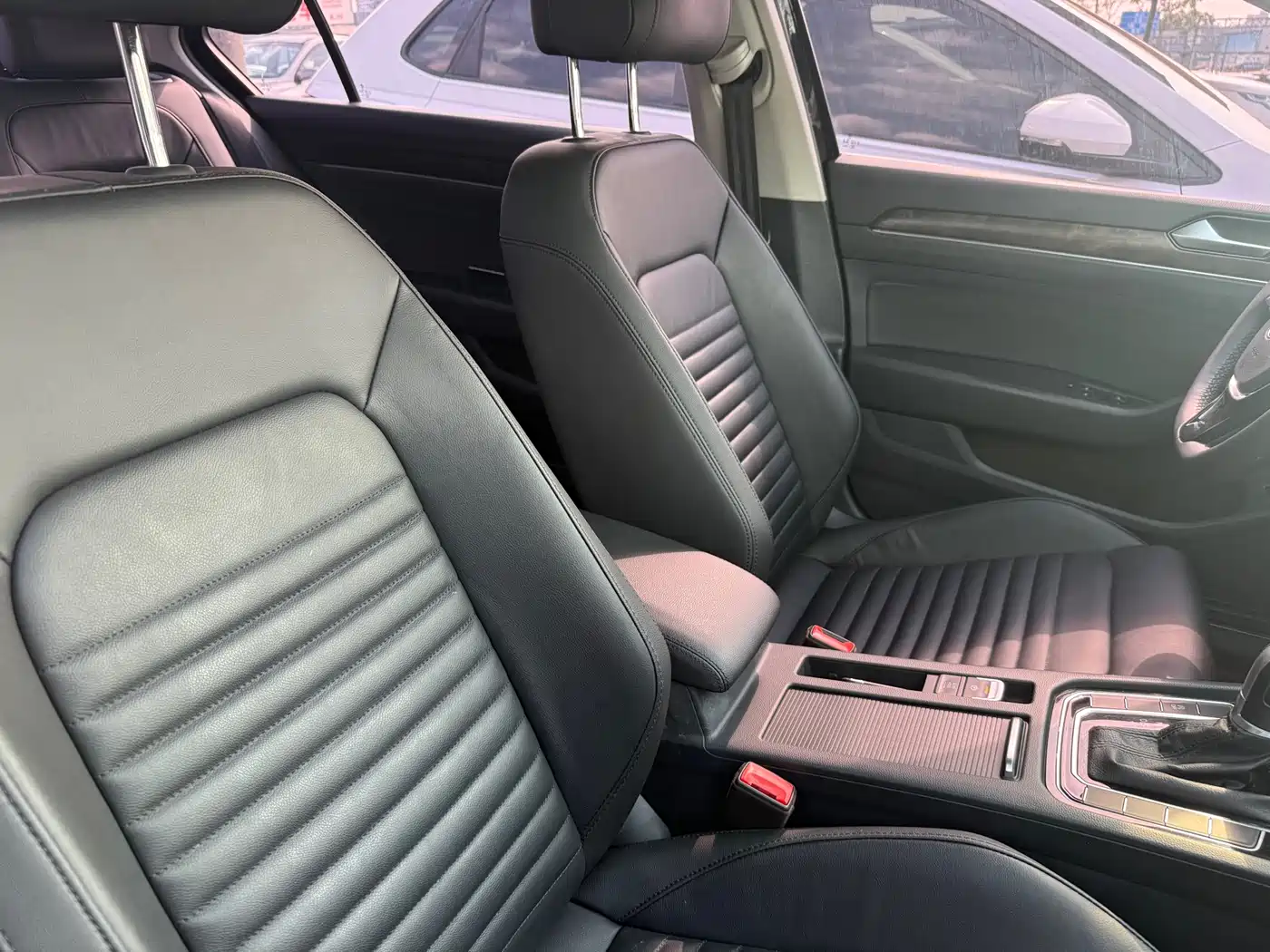 Volkswagen Magotan 2019 330TSI DSG Luxury Class China VI фото 11