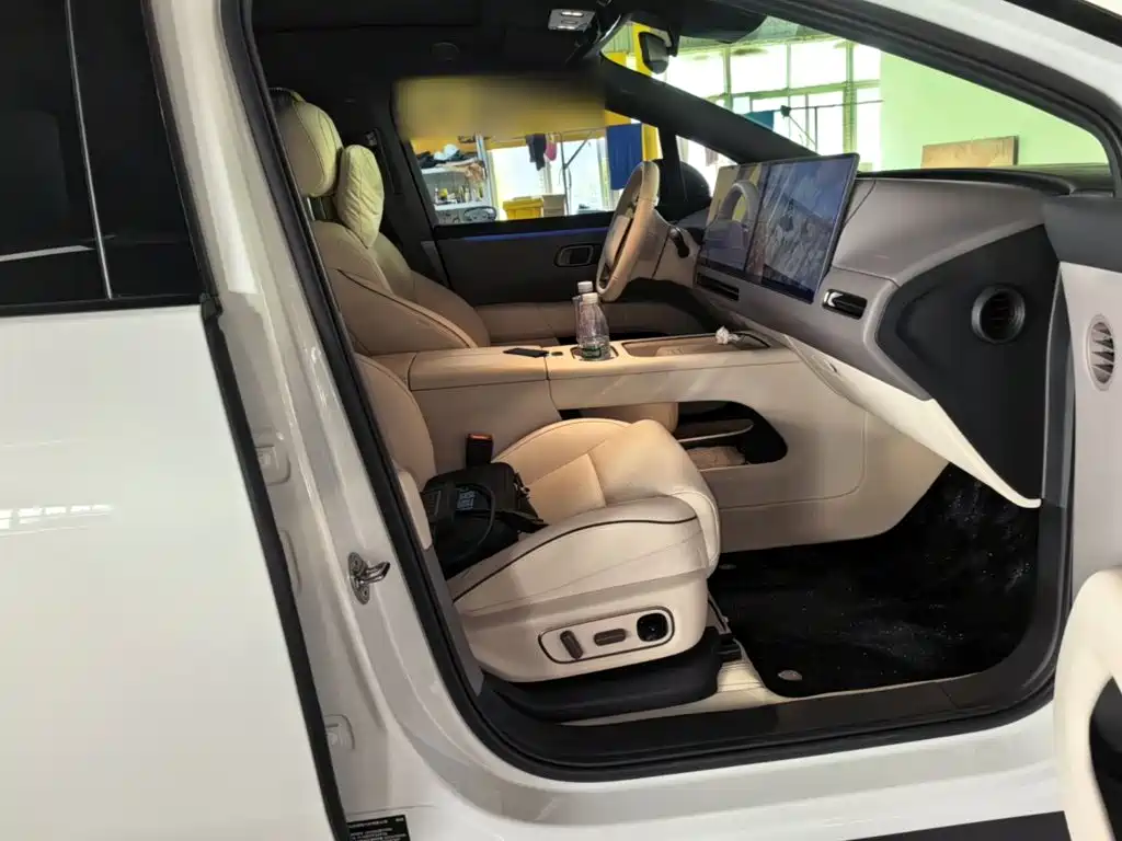 Li Auto i6 2026 2025 4WD Base Model