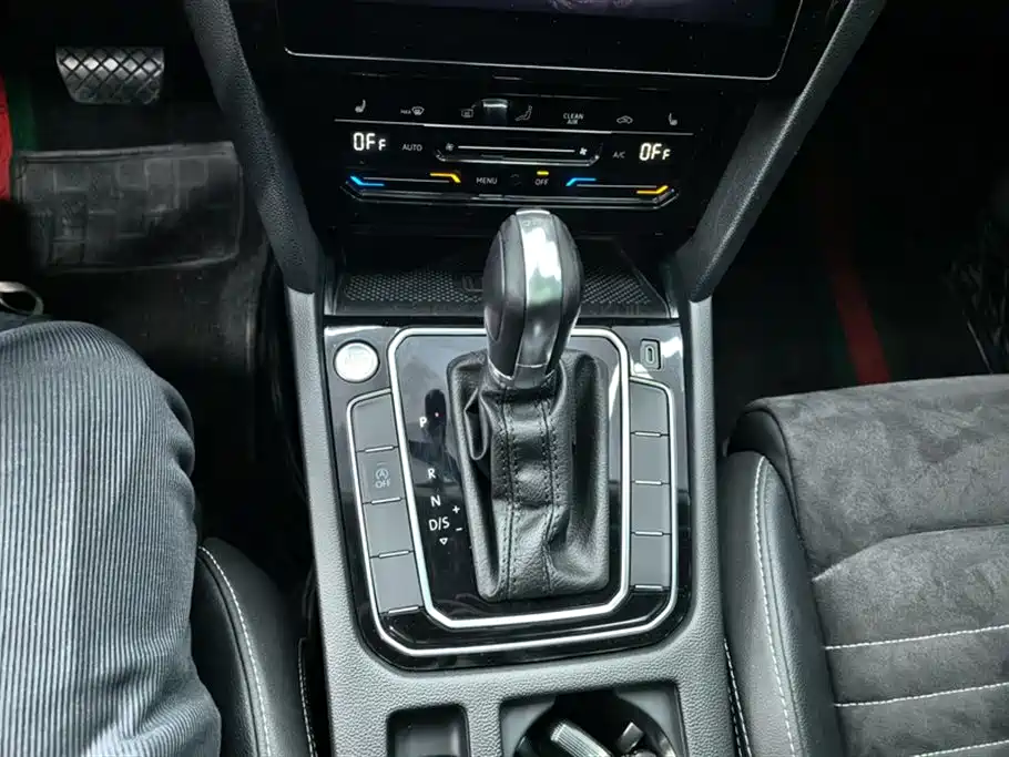 Volkswagen Magotan 2020 330TSI DSG Luxury фото 16
