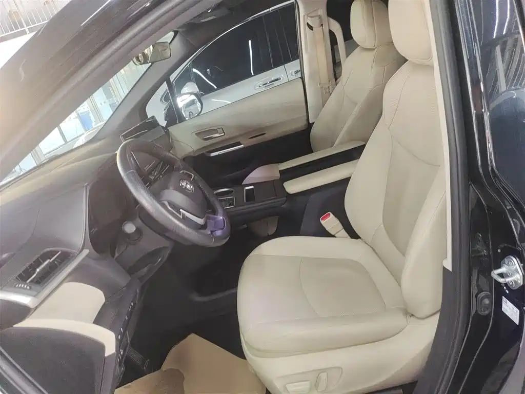 Toyota Granvia 2023 2.5L Hybrid Prestige PLUS Edition фото 15