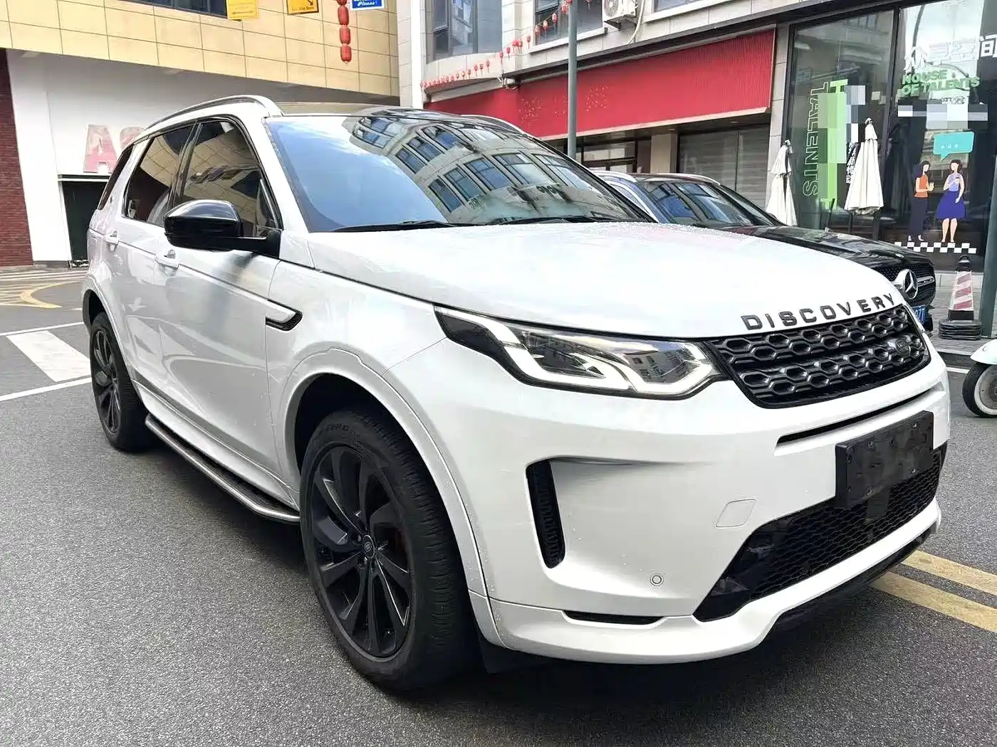 Land Rover Discovery Sport 2022 249PS Metropolis Edition 5-Seater фото 2