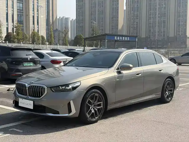 BMW 5-SERIES 2024
