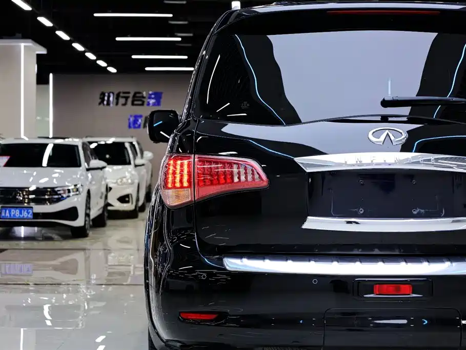 Infiniti QX80 2016 5.6L 4WD фото 7