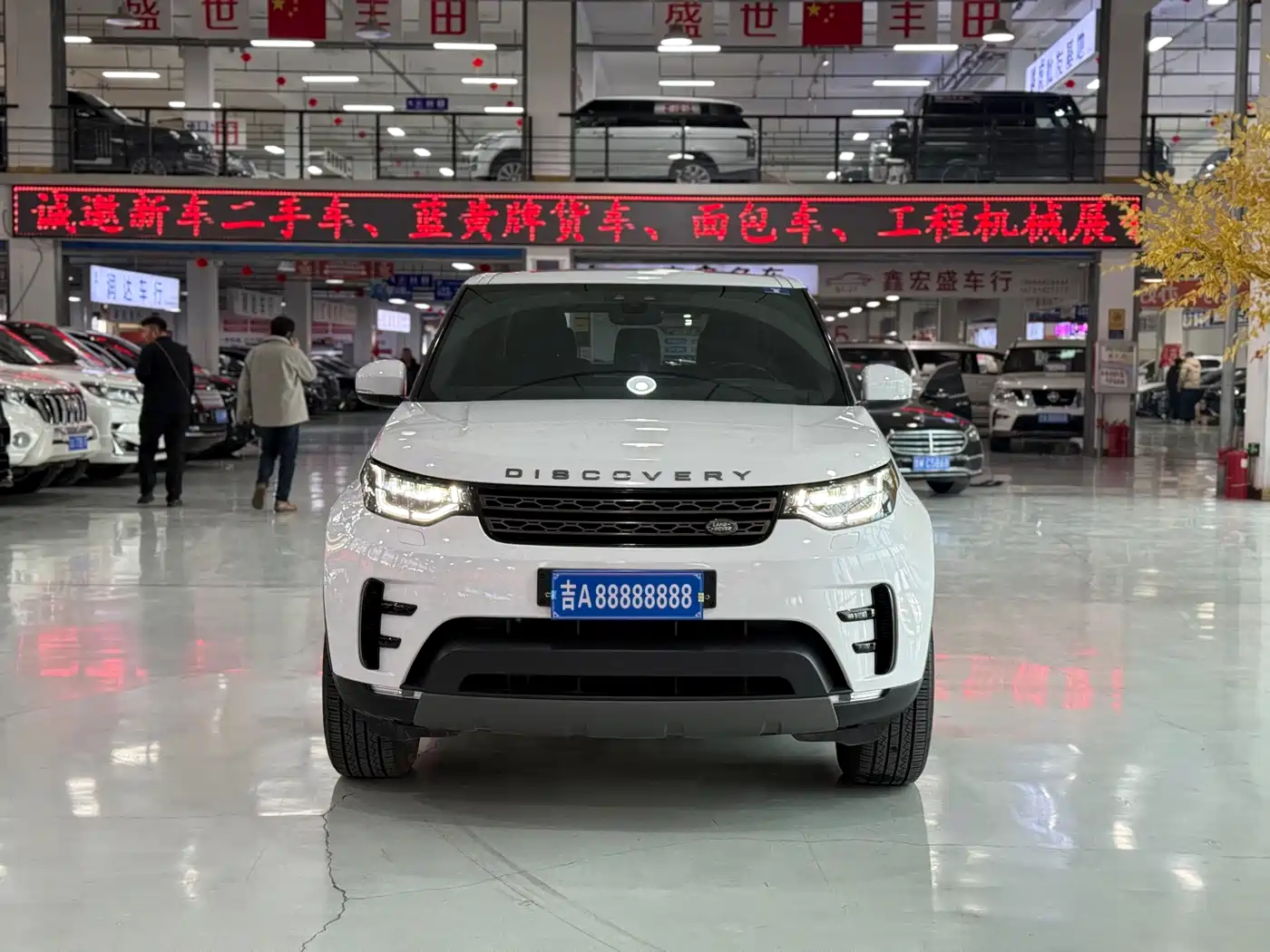 Land Rover Discovery 2018 3.0 SC V6 SE фото 2