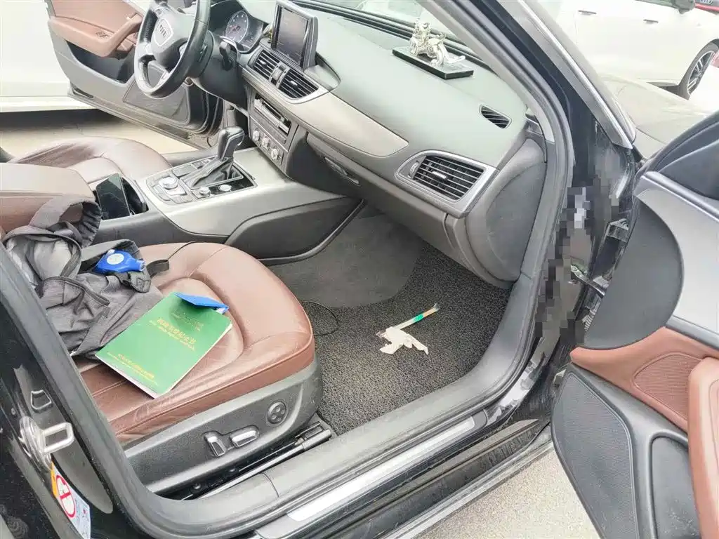 Фото 12 - Audi A6L