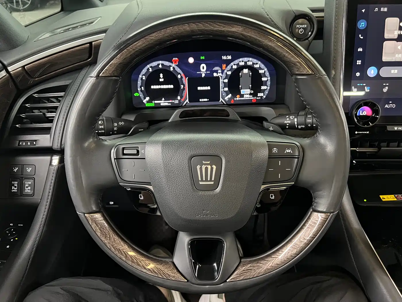 Toyota Vellfire 2024 Crown Hybrid 2.5L Executive Premium Edition фото 20