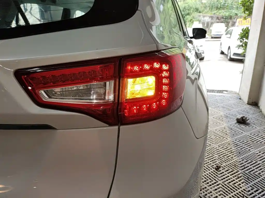 Фото 8 - Changan CS75