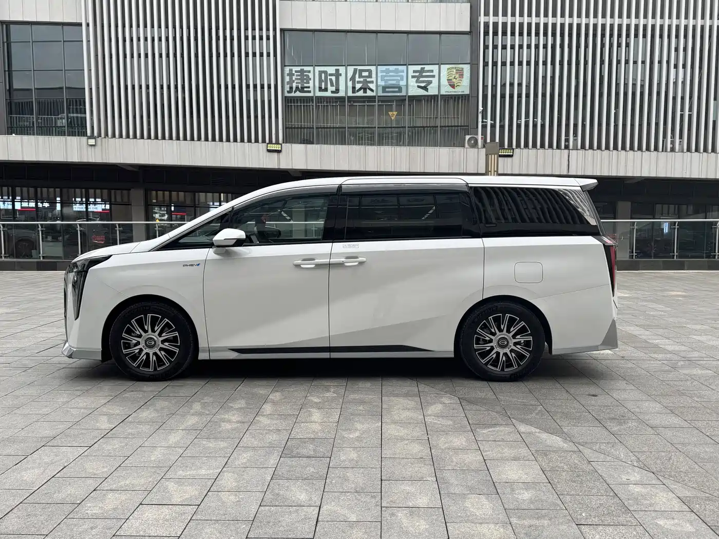 Photo 8 - GAC Trumpchi Trumpchi E9
