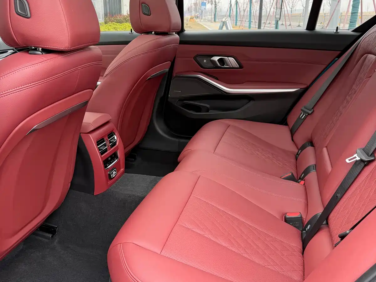 BMW 3 Series 2023 325Li M Sport Black Night Package фото 15