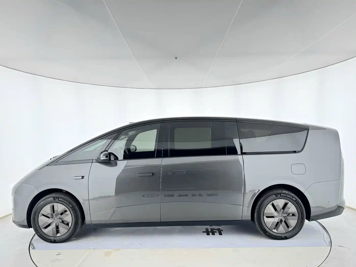 Li Auto MEGA 2025 2025 Model Home Family Special Edition