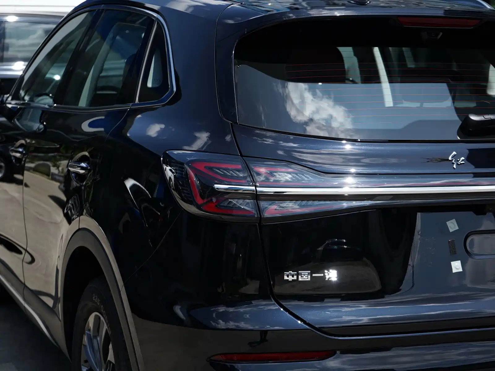 Photo 20 - Hongqi HS5