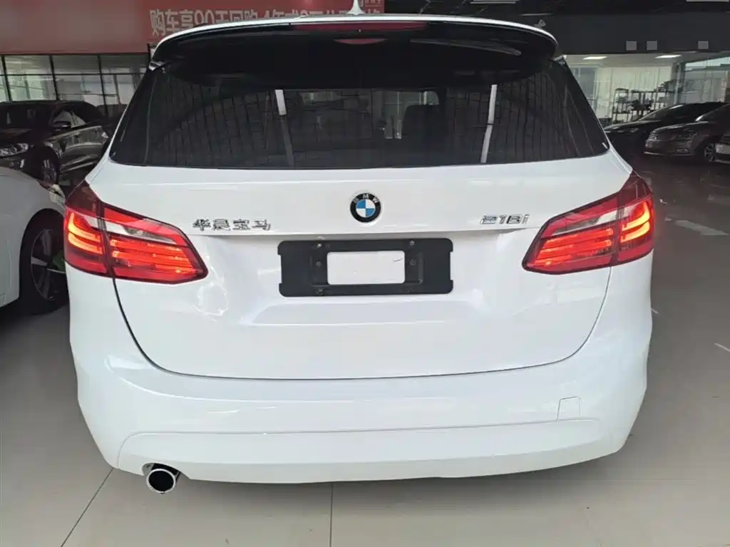 BMW 2 Series Touring 2016 218i Leading фото 6