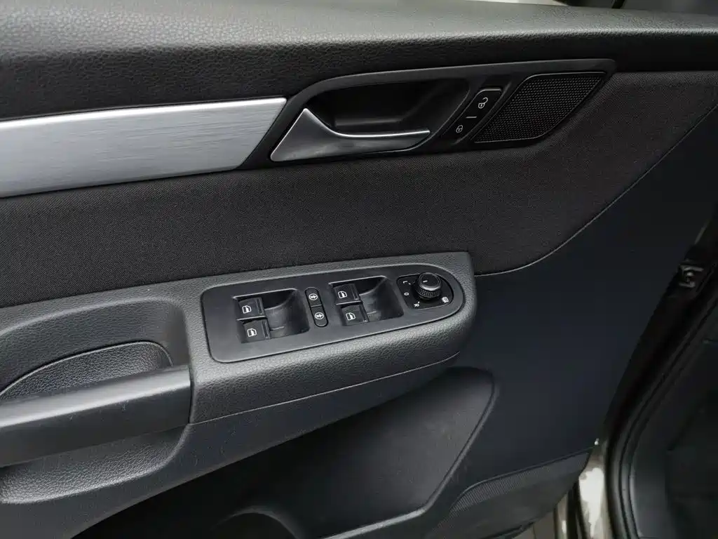 Фото 9 - Volkswagen Sharan