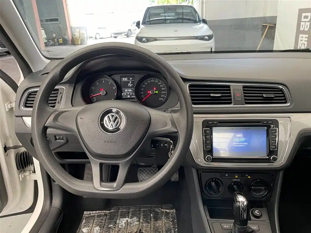 Volkswagen Lavida 2015 1.6L Automatic Trend Edition фото 11