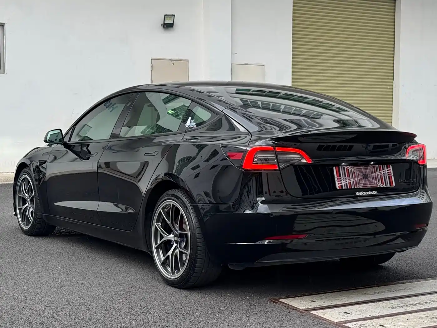 Фото 9 - Tesla Model 3