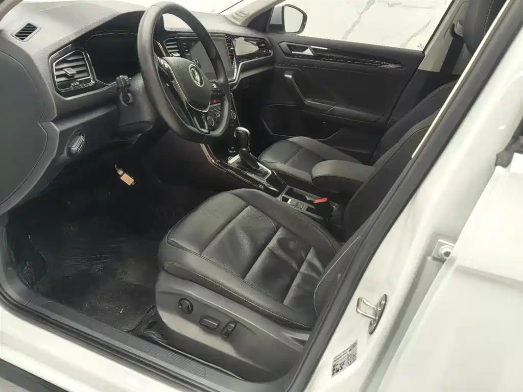 VOLKSWAGEN T ROC EXPLORING SONGS