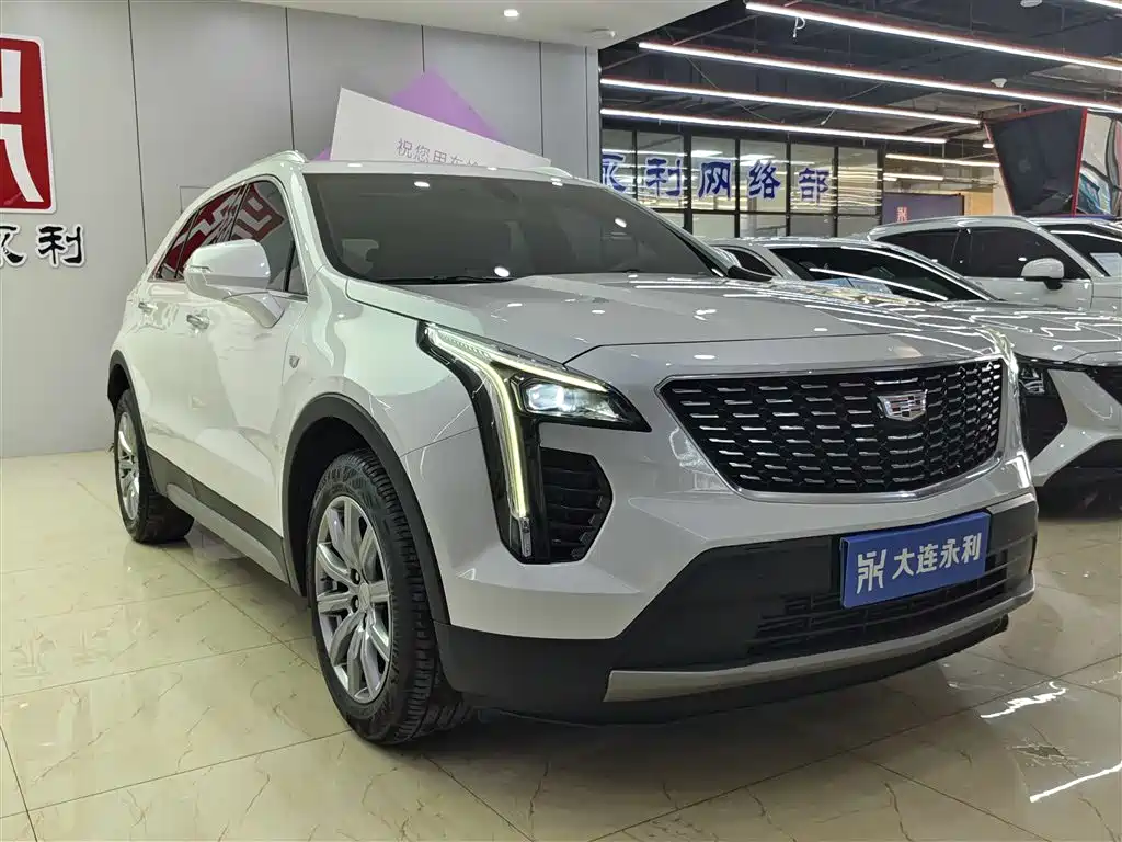 CADILLAC XT4
