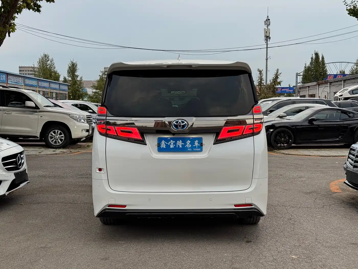 Toyota Vellfire 2021 Crown Hybrid 2.5L HV Premium Edition фото 3