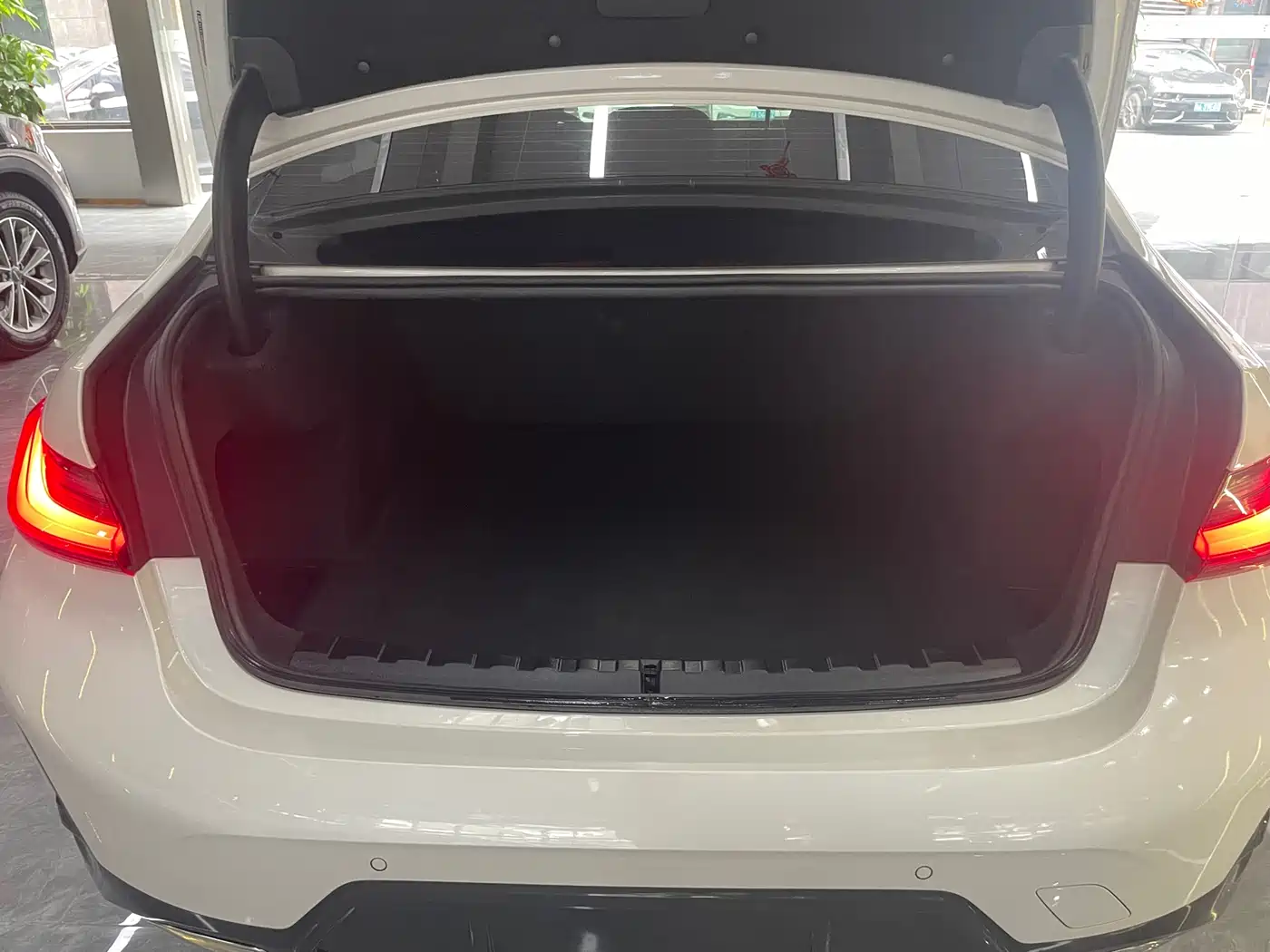 BMW 3 Series 2023 320Li M Sport Package фото 16