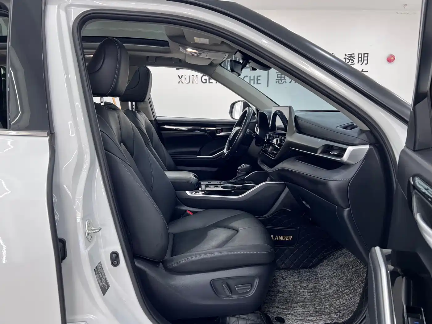 Toyota Highlander 2022 Model Dual Engine 2.5L 4WD Premium Edition 7-Seater фото 11