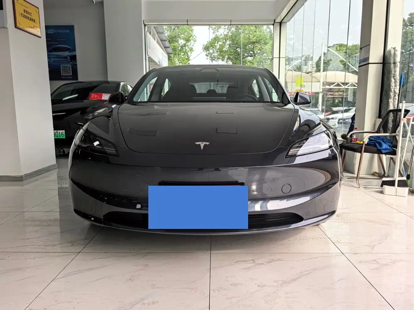 TESLA MODEL 3