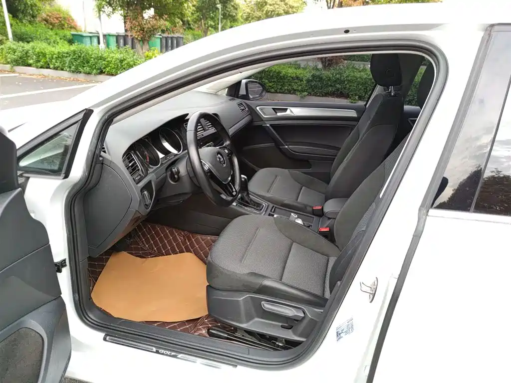 Volkswagen Golf 2020 Beloved Edition 280TSI DSG Comfort фото 5