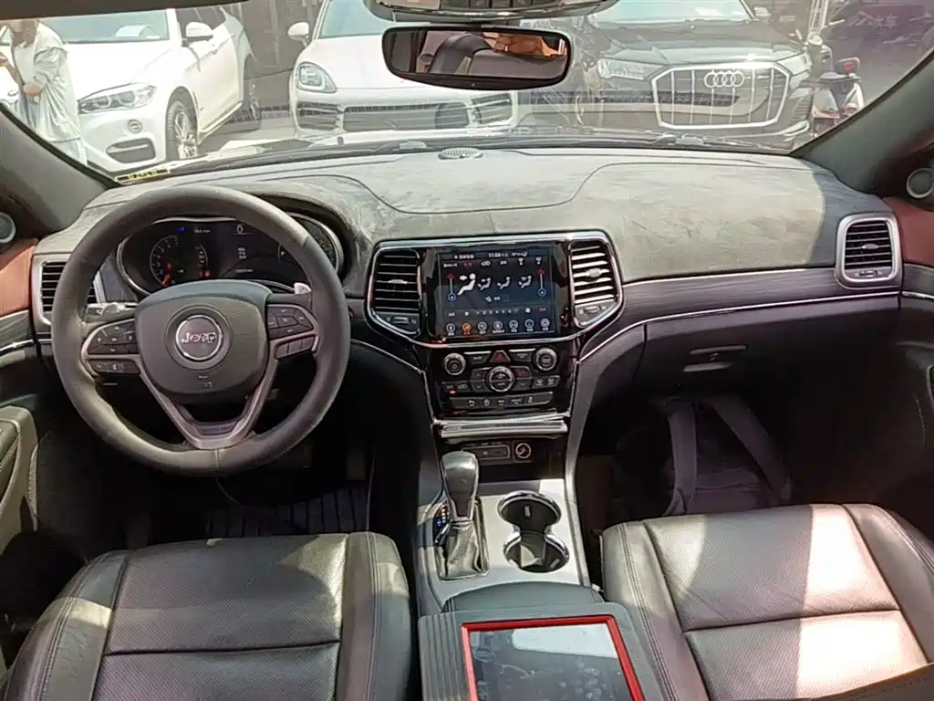 JEEP GRAND CHEROKEE (IMPORTED)