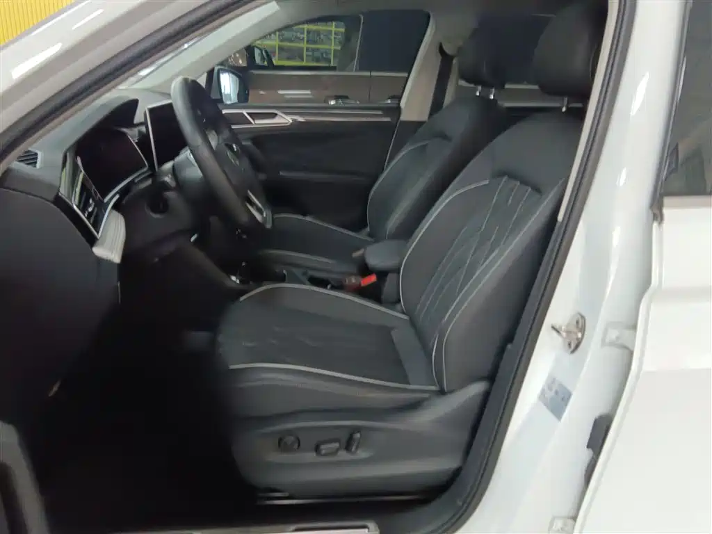 Volkswagen Tiguan L 2023 330TSI Auto 2WD R-Line Premium Edition фото 15
