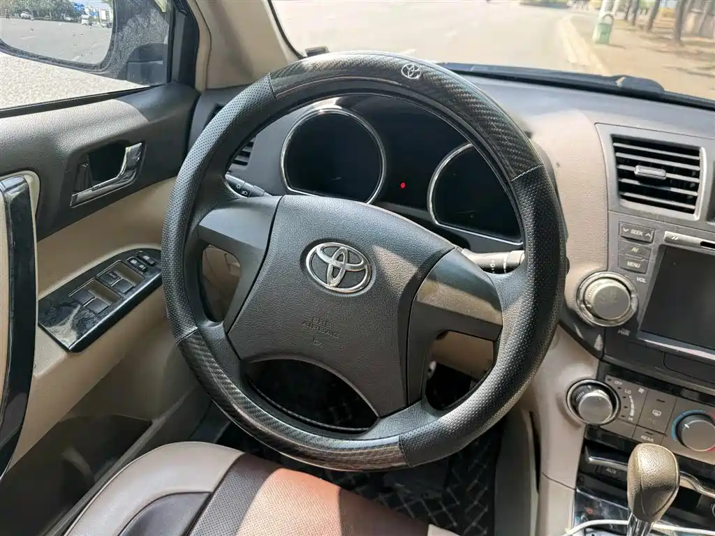 Toyota Highlander 2012 2.7L 2WD 7-Seat Elite фото 4