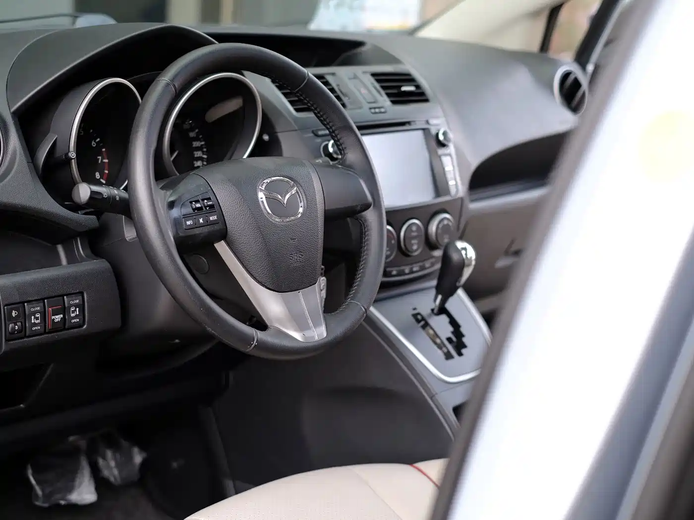 Mazda Mazda5 2012 2011 2.0L Automatic Comfort