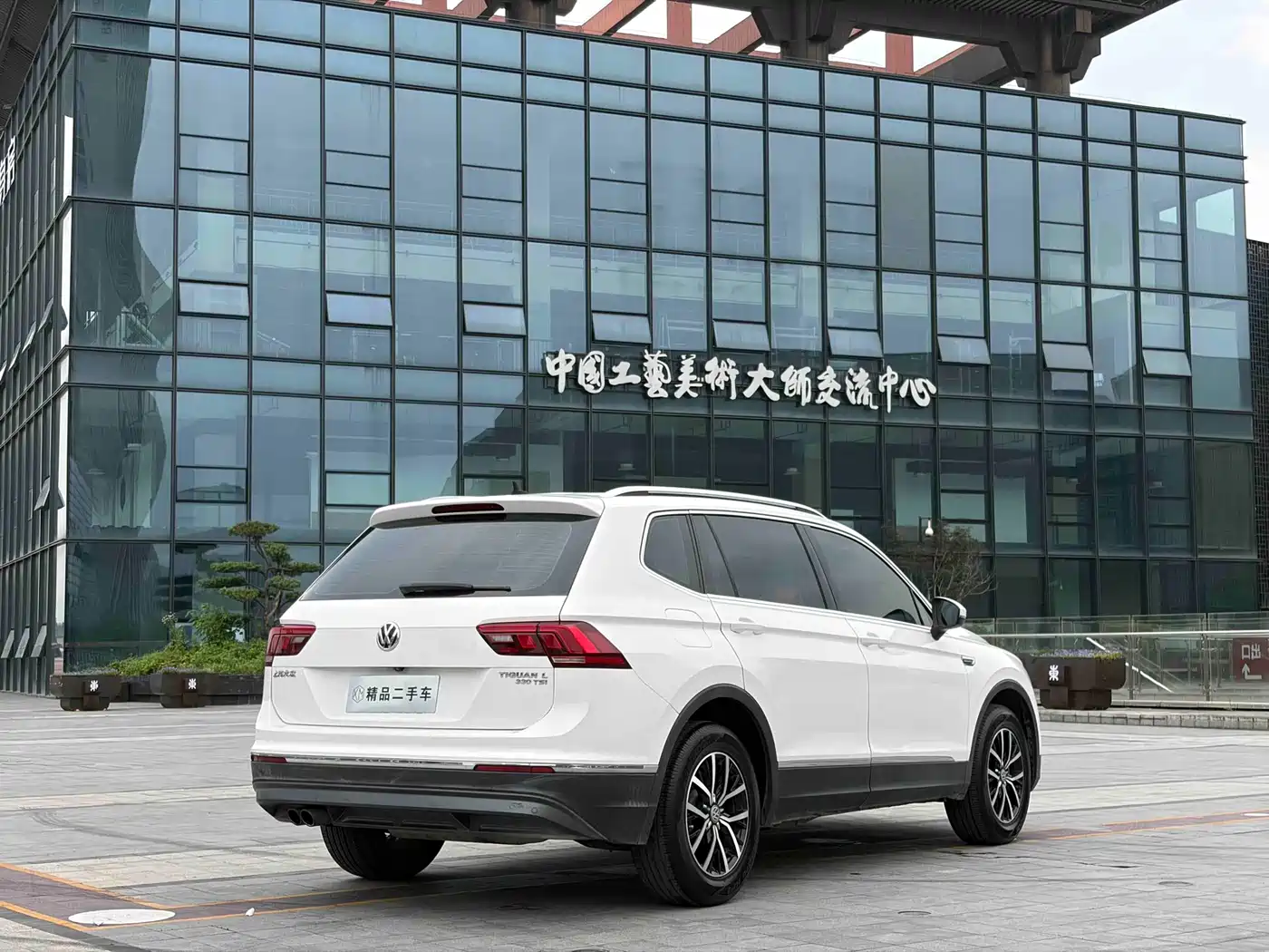 Volkswagen Tiguan L 2017 330TSI Automatic 2WD Luxury Edition фото 9