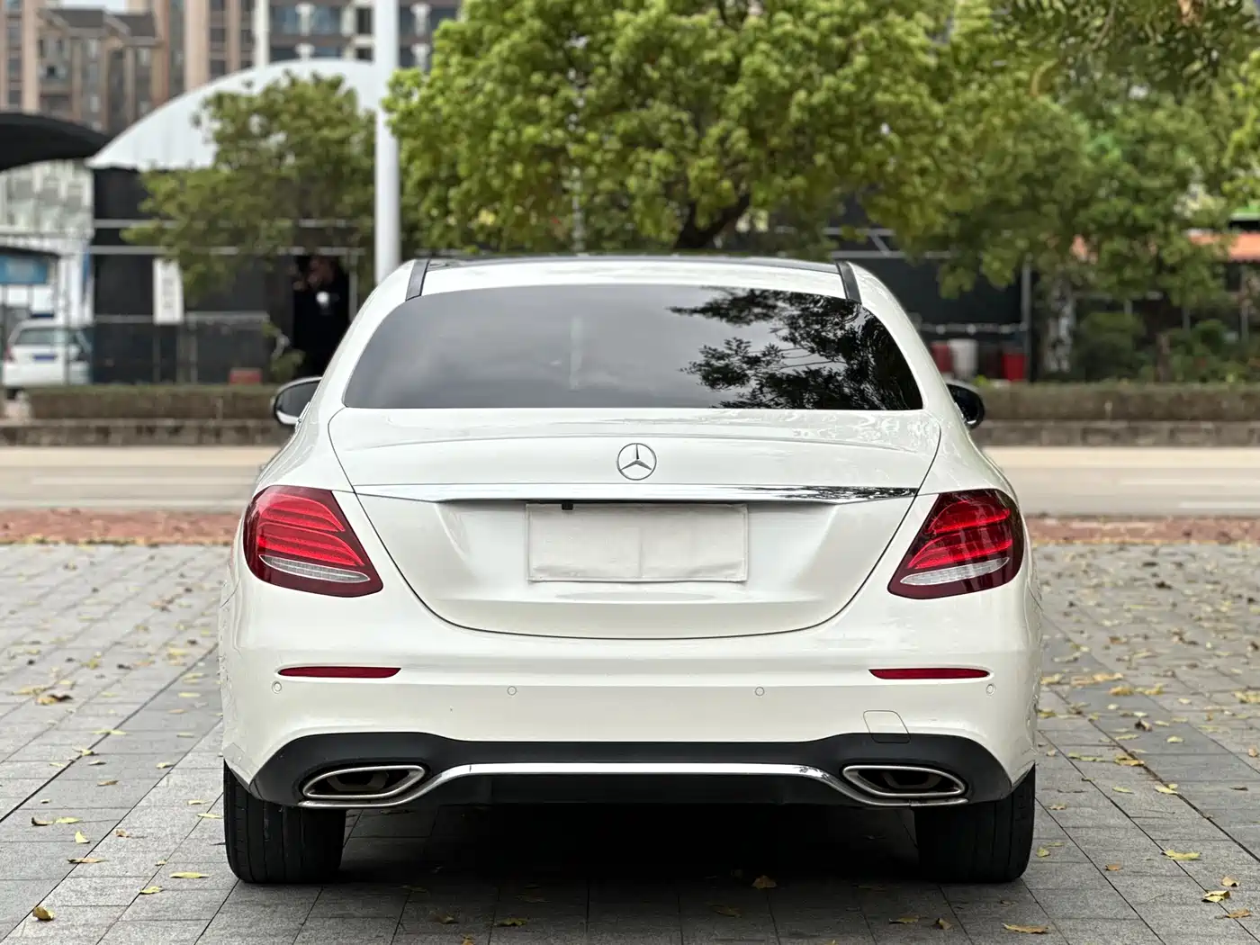 Mercedes-Benz E-Class 2016 E 200 L Sport Type фото 16