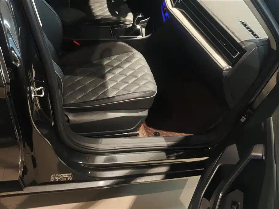 Volkswagen Sagitar 2023 Model Year 200TSI DSG Surpass Edition фото 8