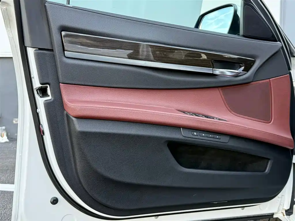BMW 7 Series 2013 Model 730Li Leading фото 10