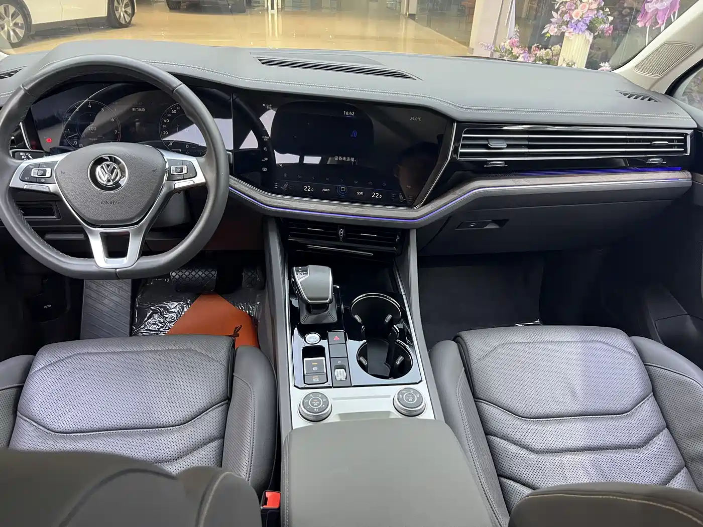 Volkswagen Touareg 2019 3.0TSI Sharp Edge Edition China VI фото 20