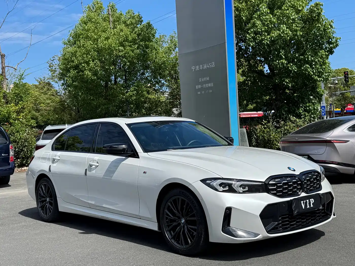 BMW 3 Series 2023 325Li M Sport Black Night Package фото 3